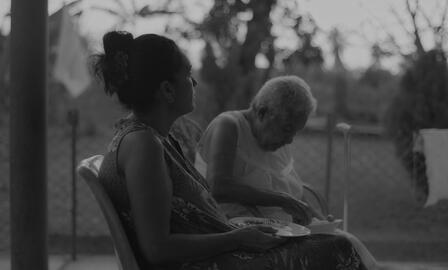 Mientras Anochece Mientras Anochece