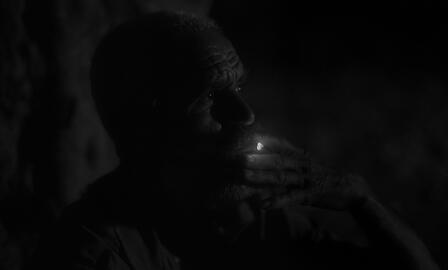 Mientras Anochece Mientras Anochece